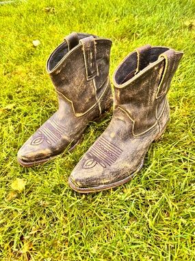 Roper women’s dusty distressed booties with snip toe